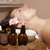 Premium Geneo™ 3-in-1 Super Facial Session – Illuminate